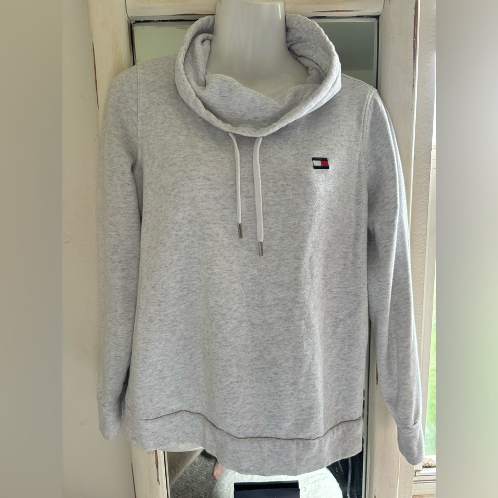 Tommy Hilfiger light gray sweater